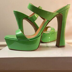Women's Leather Green Pumps Size 8